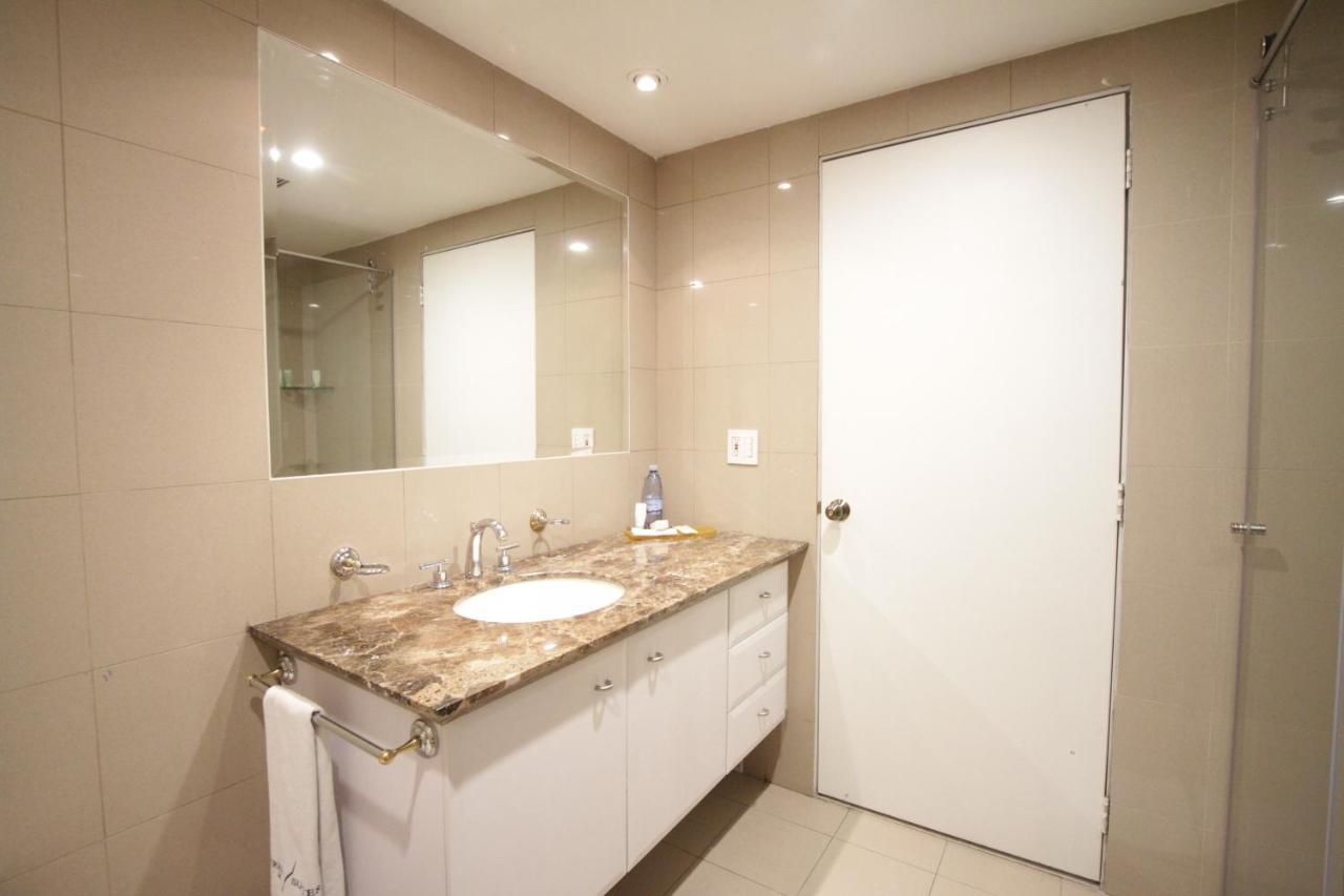 Aparta Hotel Torres De Suites Кито Екстериор снимка