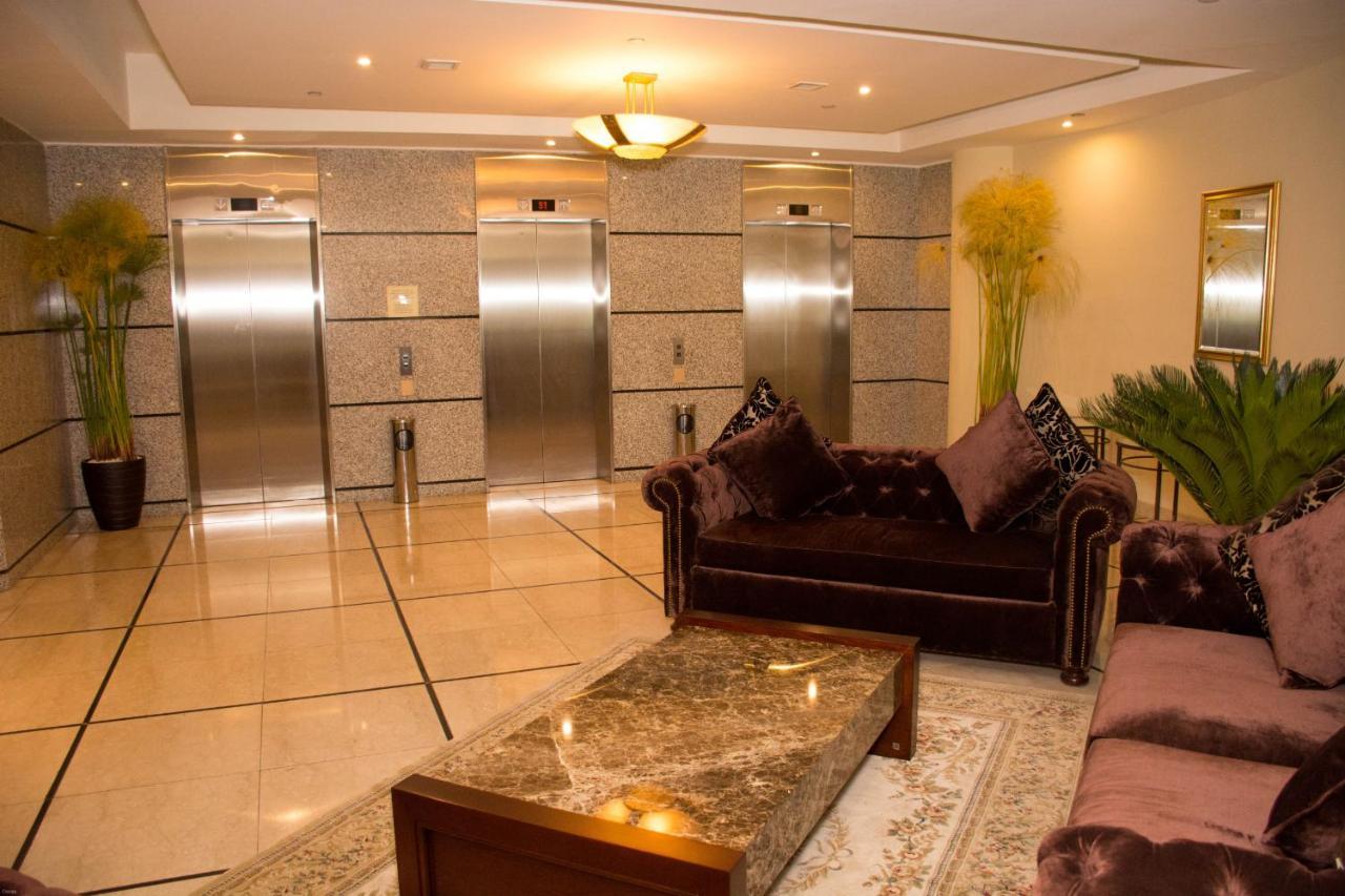 Aparta Hotel Torres De Suites Кито Екстериор снимка
