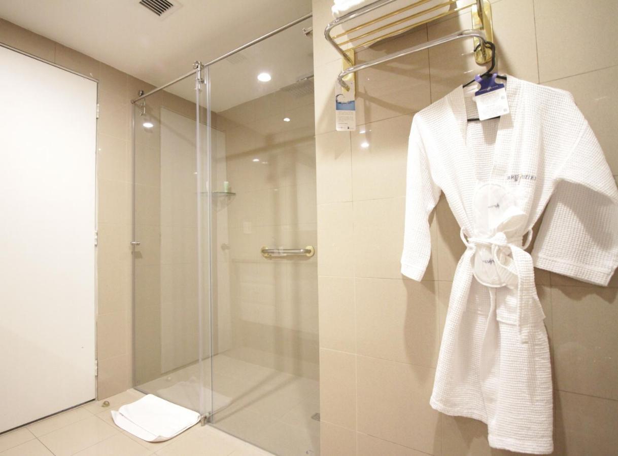 Aparta Hotel Torres De Suites Кито Екстериор снимка