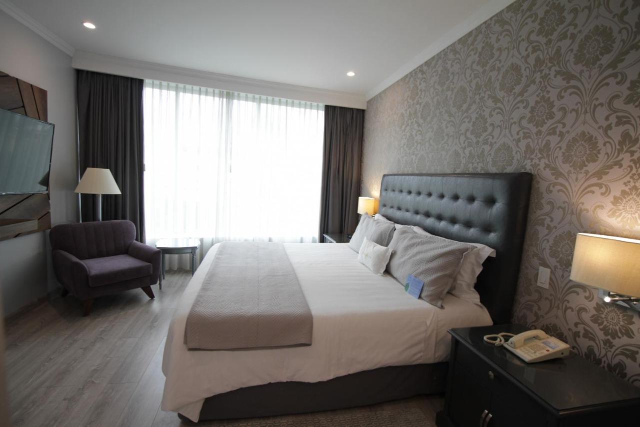 Aparta Hotel Torres De Suites Кито Екстериор снимка