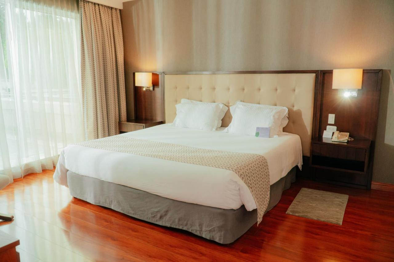 Aparta Hotel Torres De Suites Кито Екстериор снимка