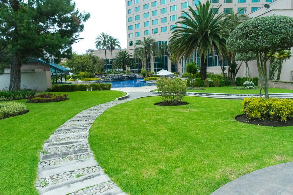 Aparta Hotel Torres De Suites Кито Екстериор снимка