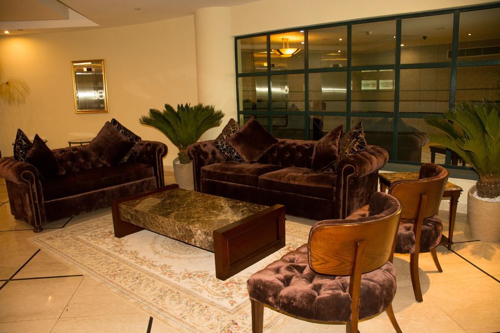 Aparta Hotel Torres De Suites Кито Екстериор снимка