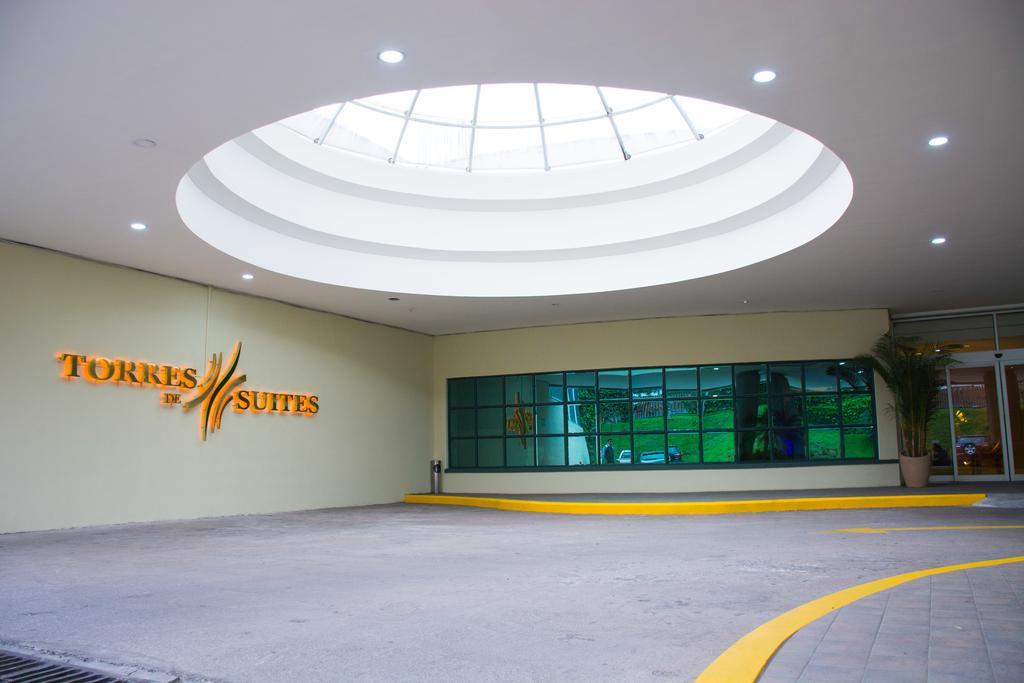 Aparta Hotel Torres De Suites Кито Екстериор снимка