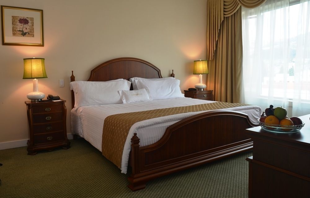 Aparta Hotel Torres De Suites Кито Екстериор снимка