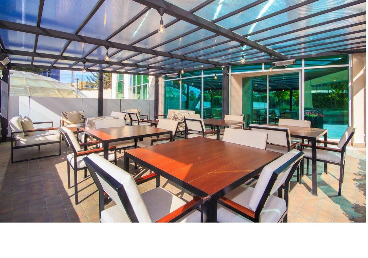 Aparta Hotel Torres De Suites Кито Екстериор снимка